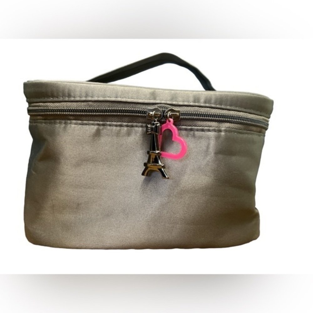 Bed Bath and beyond cosmetic / toiletry bag